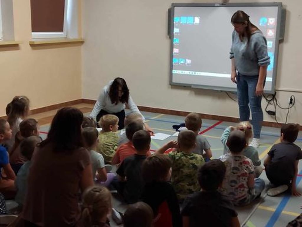 Zdjęcie: Wizyta bibliotekarek w przedszkolu