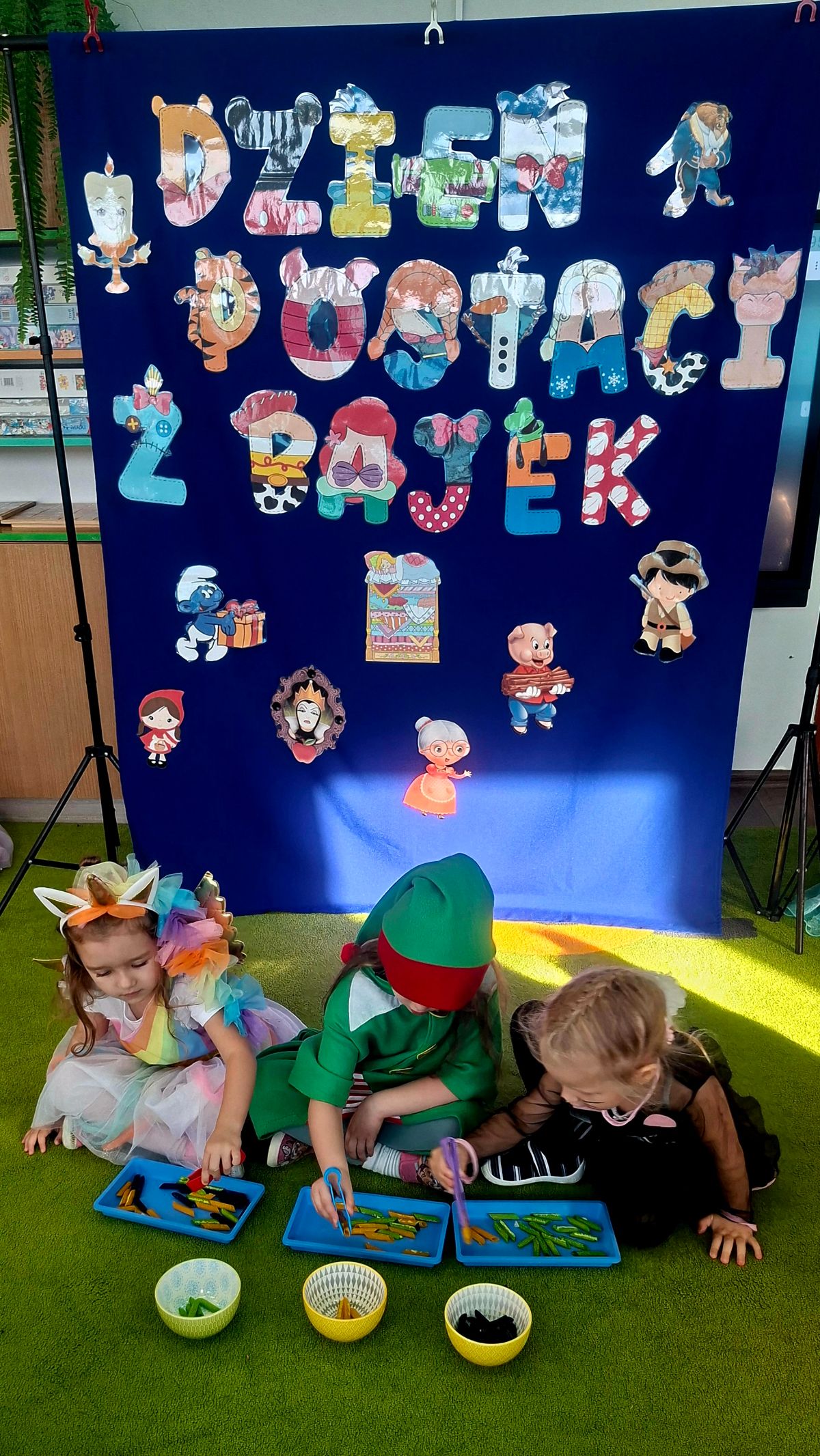 Zdjęcie: Dzień Postaci z Bajek- Jeżyki