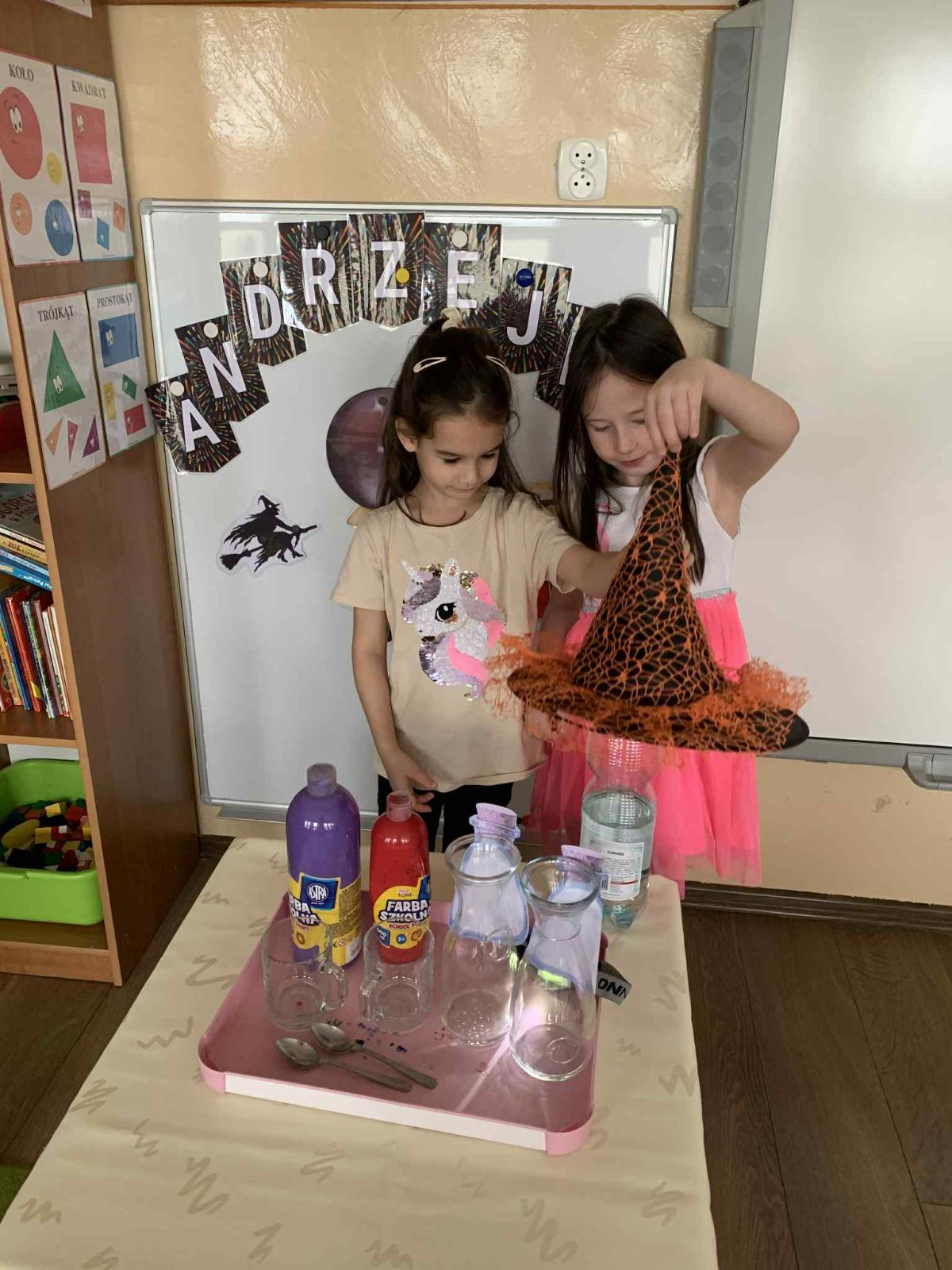 Galeria zdjęć: Zuchy - Andrzejkowe eksperymenty