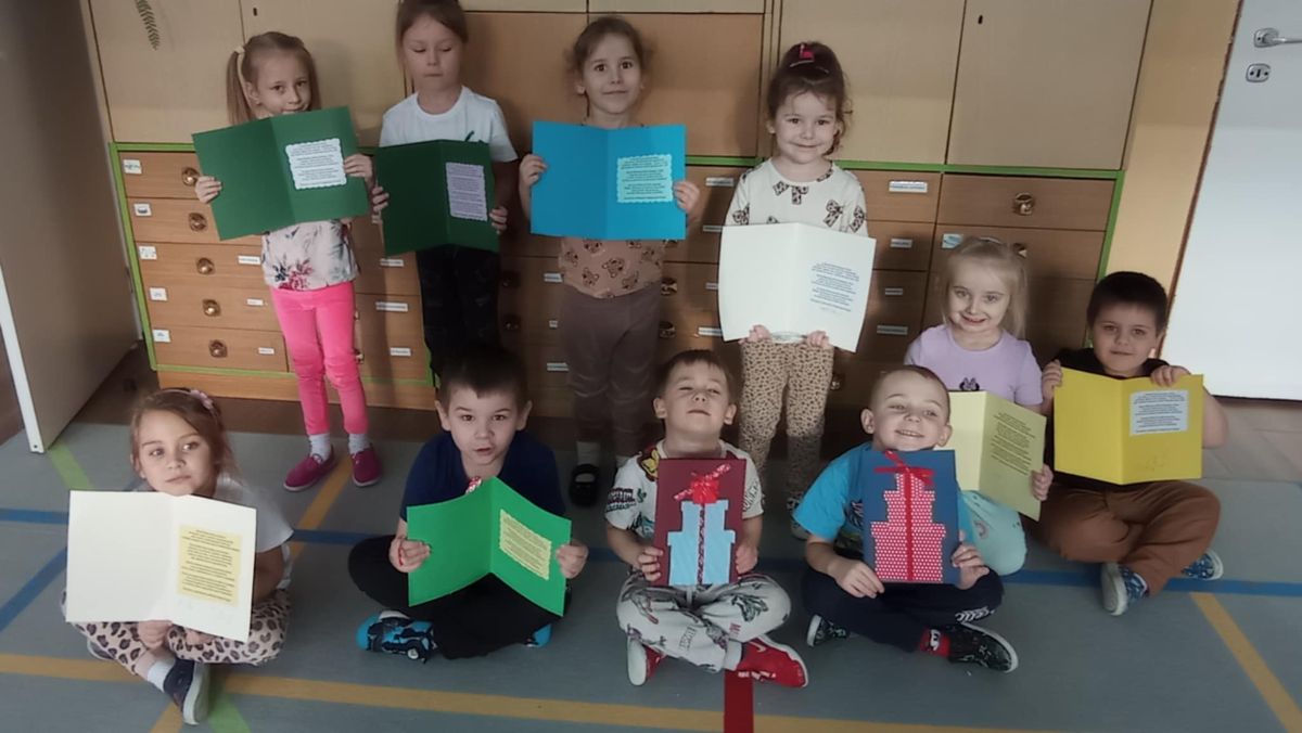 Zdjęcie: Dzieci dzieciom ślą życzenia...