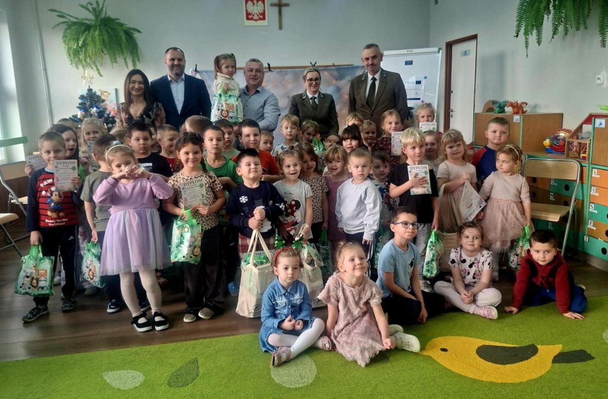 Zdjęcie: Uroczyste wręczenie nagród w Gminnym Konkursie „ Bajkowy Ekobohater”