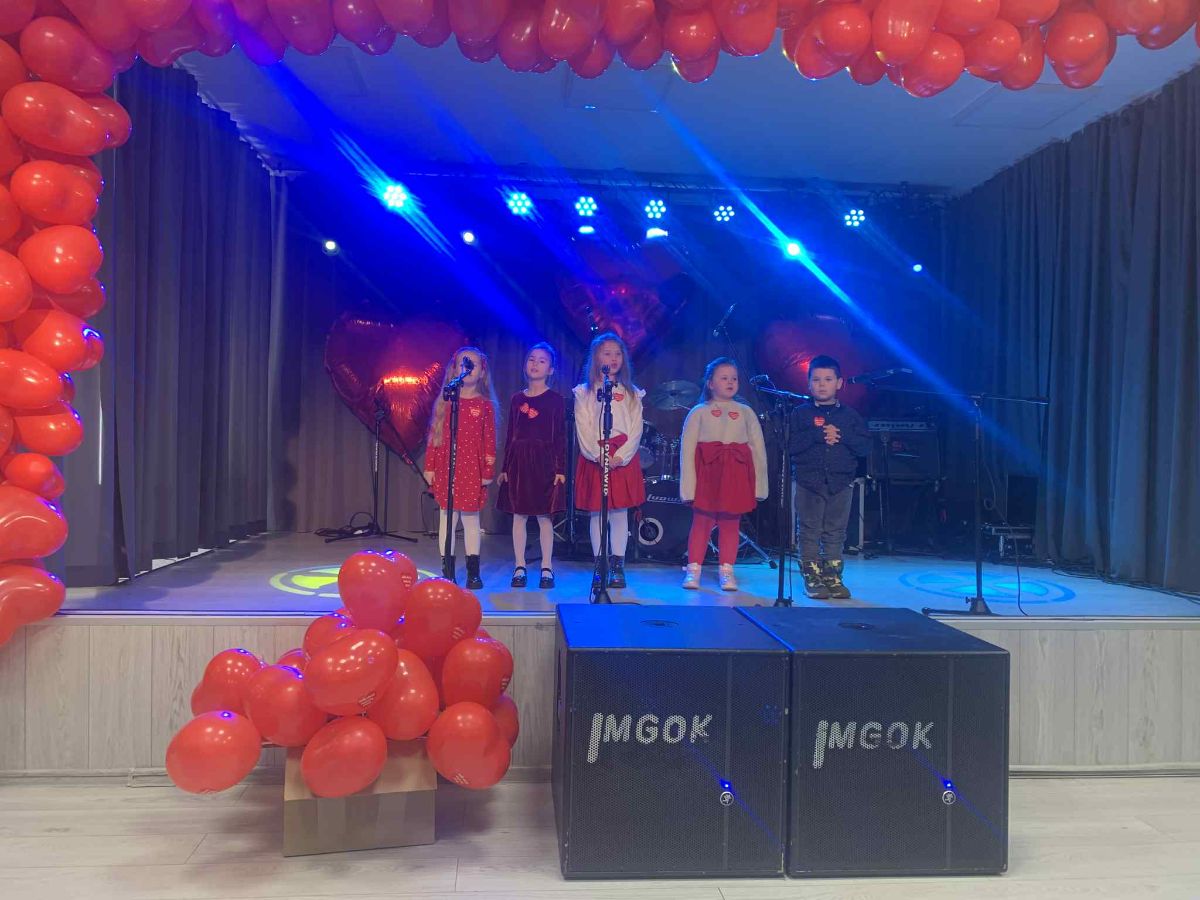 Galeria zdjęć: 34 FINAŁ WOŚP- występ dzieci 6- letnich