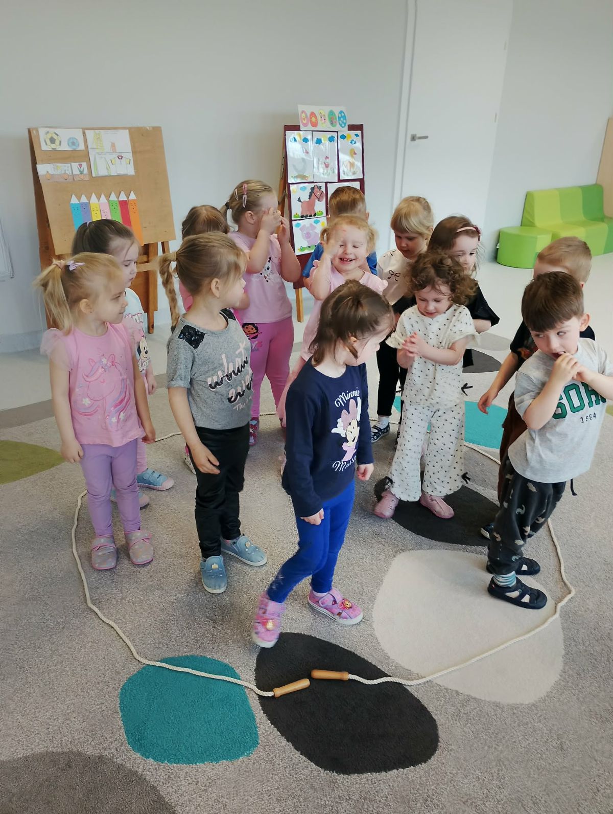 Zdjęcie: Smerfy poznają koło- Kinestematyka