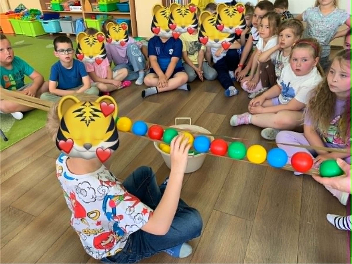 Zdjęcie: Ruch i matematyka- Zuchy i klasa 1 z SP Zielin